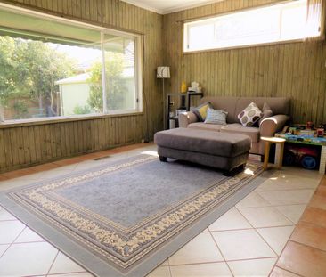 SUNFILLED THREE BEDROOM DELIGHT IN SUPERB LOCATION - Photo 3