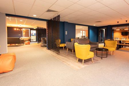 1 bedroom in a flat share to rent - Photo 3