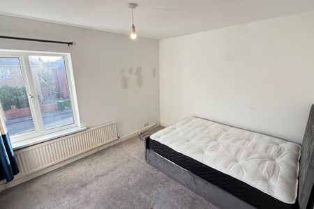 Deightonby Street, Thurnscoe, ROTHERHAM - Photo 4