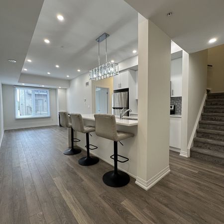 For Lease - 2635 William Jackson Drive Unit# 311, Pickering, Ontario - Photo 3