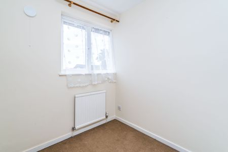 3 bedroom house to rent St. George Close, Bursledon, Southampton, SO31 - Photo 3