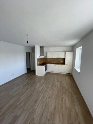 Gelegenheit: Neuwertige, helle 2-Zimmer-Wohnung mit möblierter Küche, Balkon und tollem Innblick in Obernberg - Photo 1