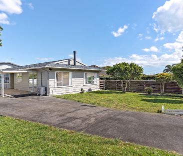 Spacious Family Home with Garage - Unbeatable Location - Photo 6