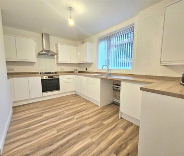 3 bedroom terraced house to rent - Photo 5