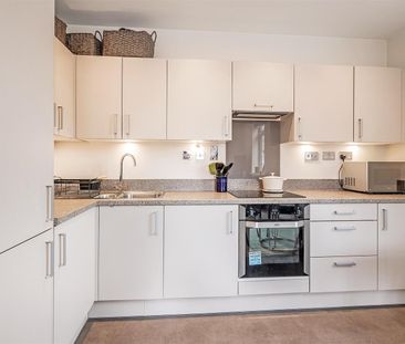 1 bed apartment to rent in Market Gate, Dickens Heath, Shirley - Photo 3