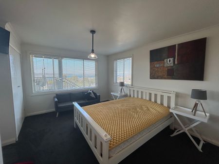 8 Hooper Crescent - Photo 2
