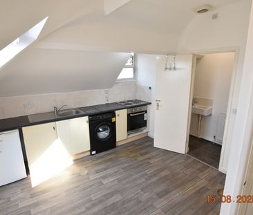 1 Bed Flat, Crescent Road, LU2 - Photo 1
