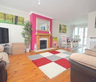 3 bedroom end of terrace house to rent - Photo 2