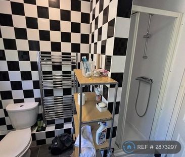 1 bedroom in a flat share to rent - Photo 1