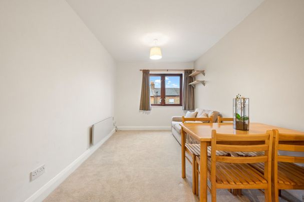 1 Bed Flat, Brook Court, TW8 - Photo 1