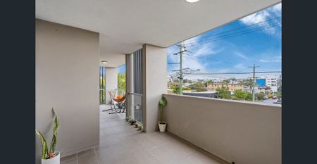 Sunsets & Lifestyle in your Stylish City Apartment - Photo 5