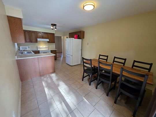 For Lease - 199 Livingstone Street, Barrie, Ontario - Photo 1