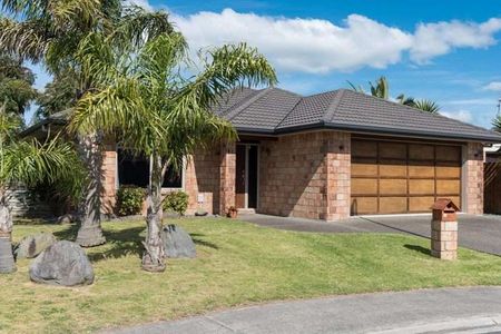 Executive Home In Desirable Papamoa - Photo 4