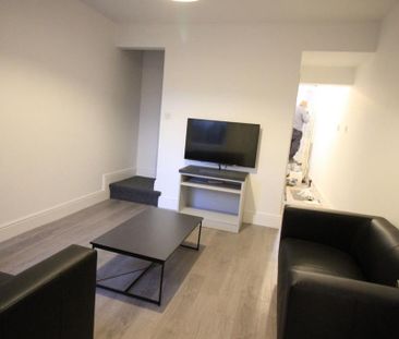 4 bedroom terraced house to rent - Photo 2