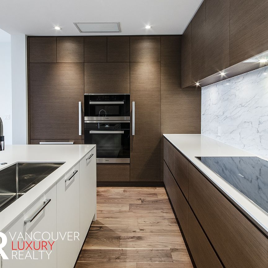 Condo in West Vancouver, BC - Photo 1