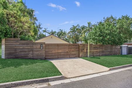 Private, Family-Friendly Home in Southport’s Best Location! - Photo 5