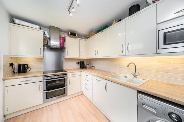 Marlowe Gardens, Eltham, SE9, London - Photo 1