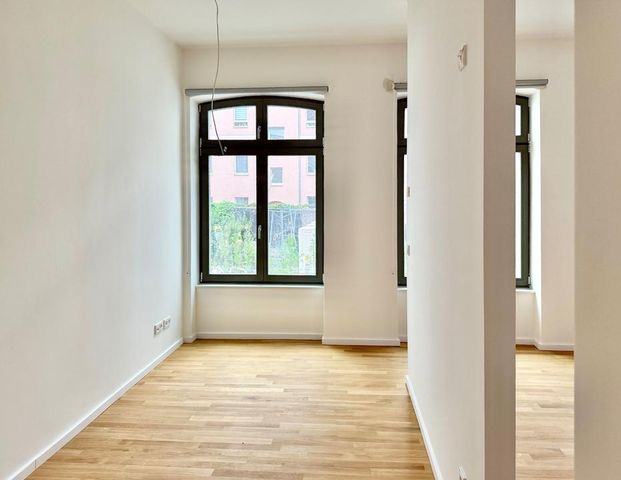 Erstbezug: charmante Maisonette mit Terrasse in historischer Remise - Foto 1