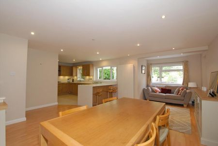4 bedroom detached house to rent - Photo 4