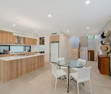 Modern Contemporary Home - Photo 5