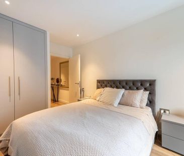 3 bedroom flat to rent - Photo 4