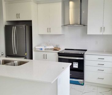 For Lease - 66 Carole Bell Way, Markham, Ontario - Photo 2