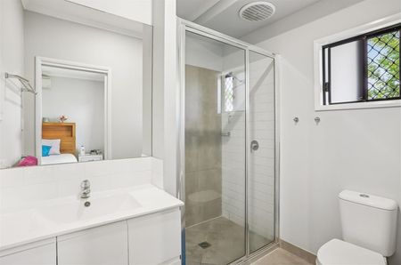 MODERN 4 BEDROOM HOME IN BOHLE PLAINS + MEDIA ROOM + CORNER BLOCK! - Photo 4