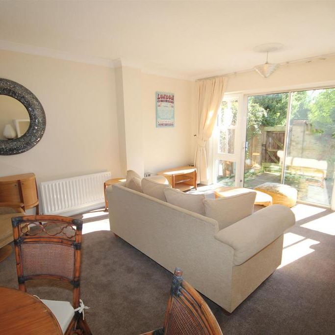 3 bedroom terraced house to rent - Photo 1