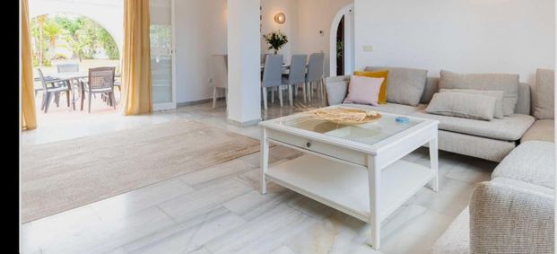 Luxury 4 room Detached House for rent in Benalmádena, Andalusia - Photo 1