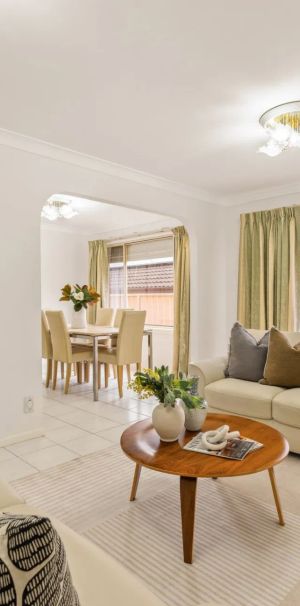 Charming modern four bedroom family home in convenient location - Photo 1