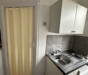 Studio Flat, Dudley Road, B18 - Photo 1