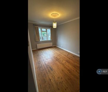 1 bedroom in a flat share to rent - Photo 1