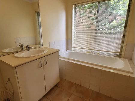 Bright 4 bedroom family home in Wantirna College/ Templeton Primary Catchment - Photo 5