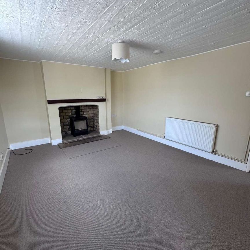 A beautifully refurbished three-bedroom cottage offering well-presented accommodation throughout, situated in the sought-after village of Blatherwycke. The prop - Photo 1