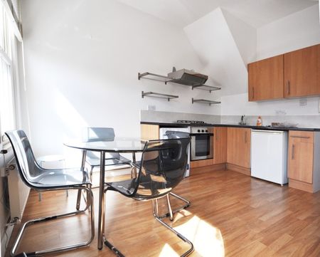 One Bedroom Flat to rent in London - Photo 4