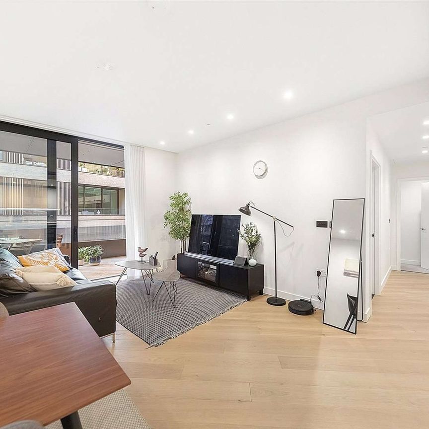 A stunning two bedroom apartment on the first floor of the sixth, highly coveted crescent building. - Photo 1