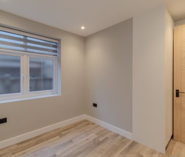 Stunning Recently Converted Ground Floor Maisonette with Smart Home... - Photo 5