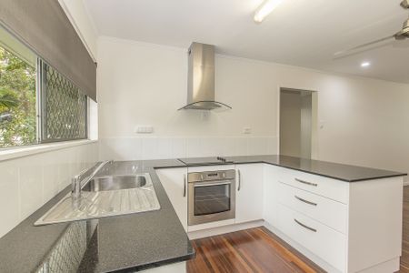 2/15 Hopkins Street, Currajong - Photo 4