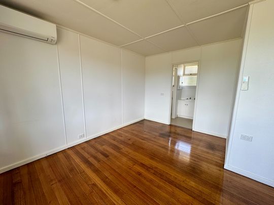 Sunny and cosy bedsit - Photo 1
