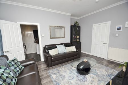 3 bed flat to rent in Trinity Avenue, Glasgow, G52 - Photo 2