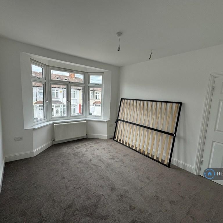 4 bedroom terraced house to rent - Photo 1