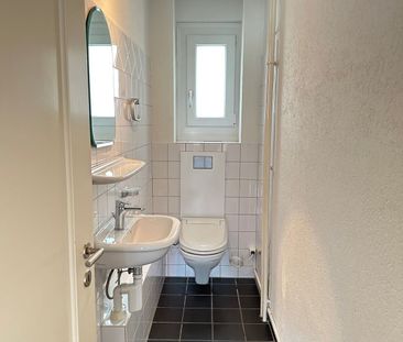 APPARTEMENT 4 PIÈCES À STÄFA (ZH), MEUBLÉ, TEMPORAIRE - Photo 1