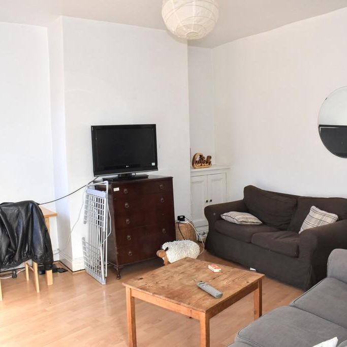 3 bedroom end of terrace house to rent - Photo 1