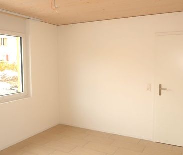 Moderne 4.5-Zimmer-Wohnung an ruhiger Lage - Photo 4