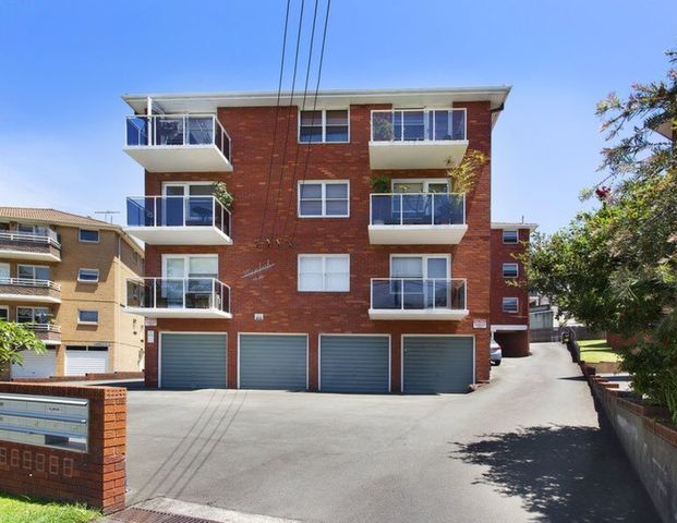 Light-Filled Living in the Heart of Cronulla - Photo 1