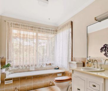 house near Knight Place, Sydney - Photo 6