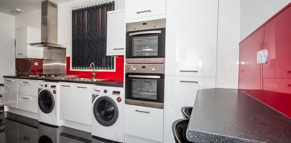 1 bedroom in a house share to rent - Photo 2