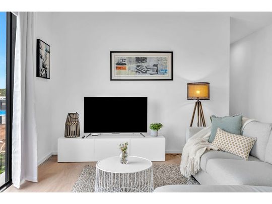 Modern, stylish, fully furnished (should you choose) Apartment. - Photo 1