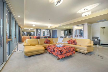 Unrivalled Southbank Penthouse Living, Unmatched Family Luxury! - Photo 4