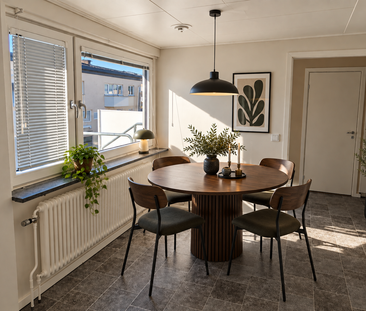 Trevlig lägenhet med renoverat kök och badrum. Lägenheten har egen ... - Photo 2